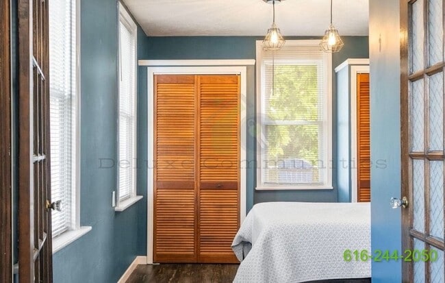Building Photo - Zeeland Gem! Gorgeous 2 Bed/2 Bath Single-...