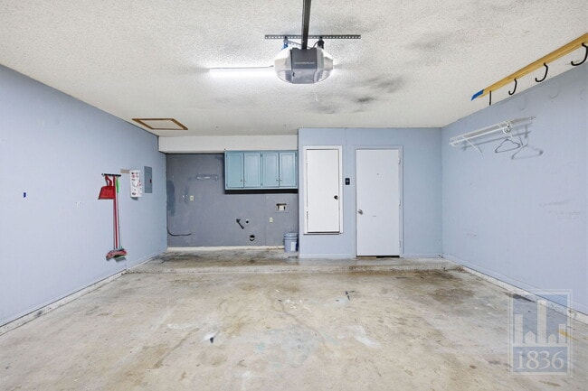 Building Photo - 401 Oakridge Pass