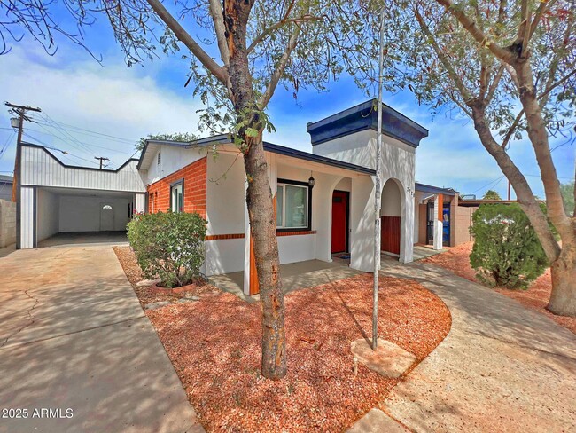 Primary Photo - 2720 N 17th Pl