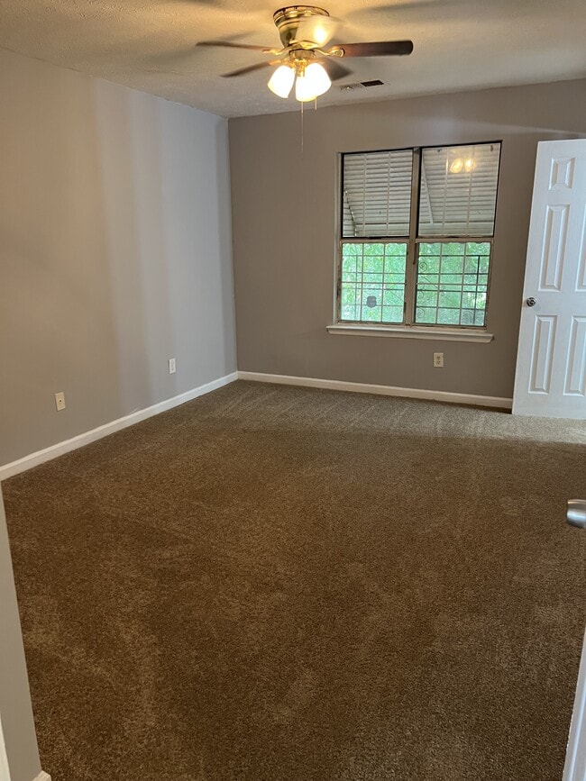 Building Photo - 2051 Charter Ln
