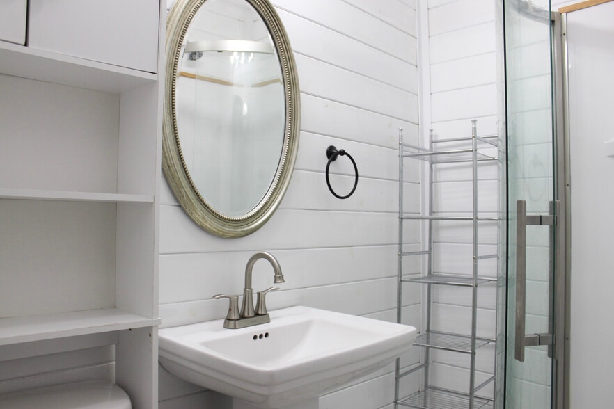 Building Photo - 1213 Park Dr