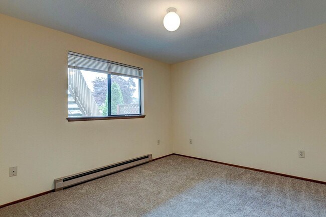 Building Photo - 0852-325 NE Kettle St #107