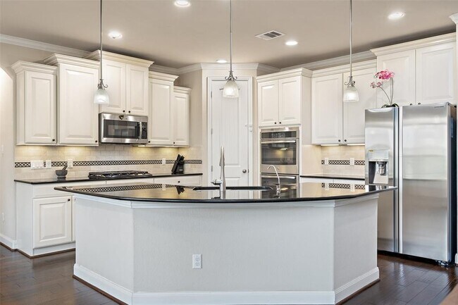 Building Photo - 21909 Esmeralda Dr
