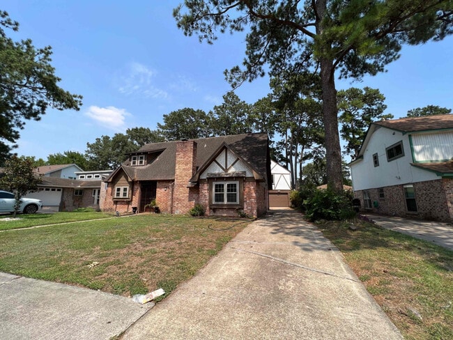 Building Photo - 1607 N Hollow Dr