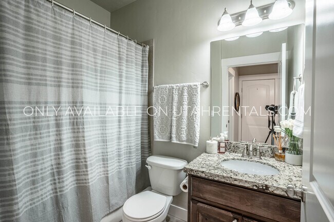 Building Photo - 1777 W Yarrow Dr
