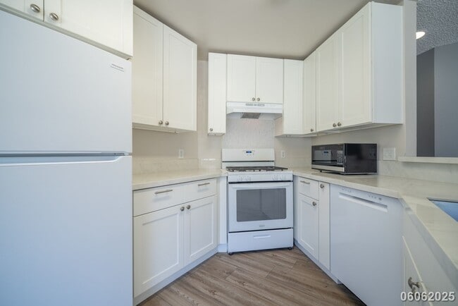 Building Photo - 3 Bed 2.5 Bath  with EV Charging