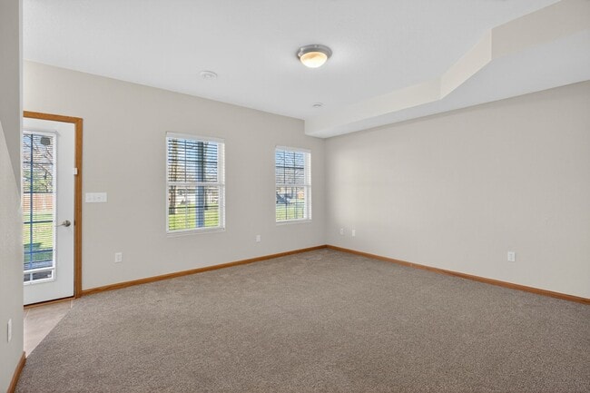 Building Photo - 3 Bedroom 3.5 bath