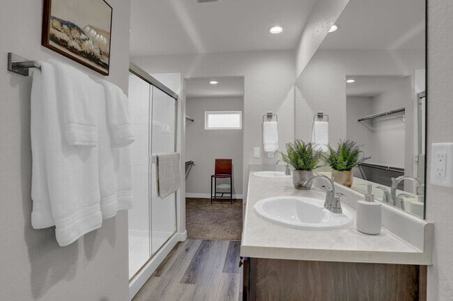 Building Photo - 3719 Venice Grove