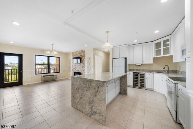 Building Photo - 8915 Bergenwood Ave
