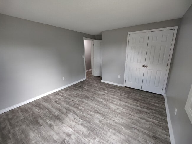 Building Photo - 1468 Parkview Dr
