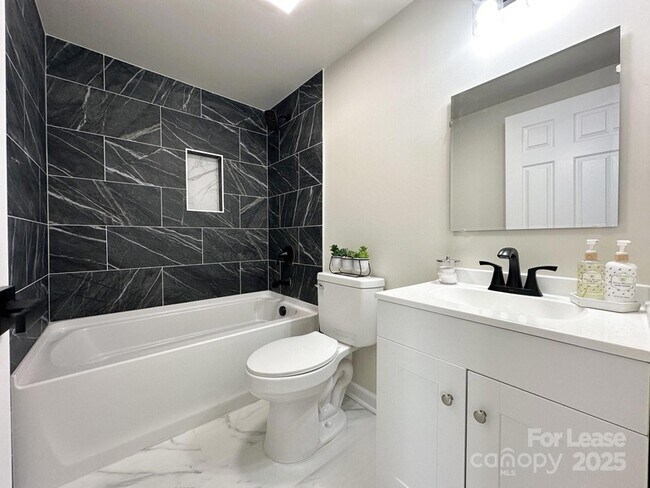 Building Photo - 226 Malvern Dr SW