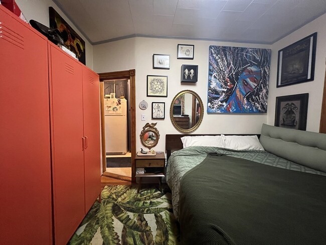 Building Photo - 223 Paris St