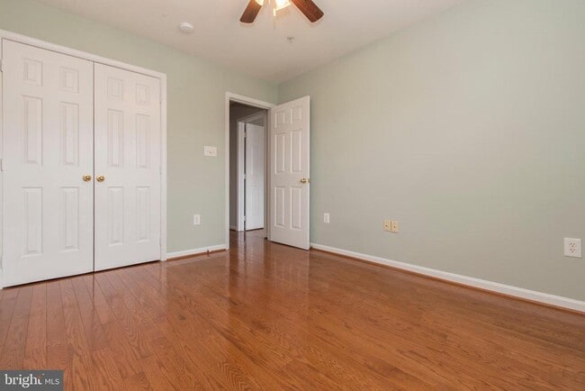 Building Photo - 117 Longpoint Way