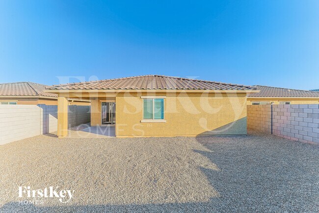 Building Photo - 1067 W 20th St