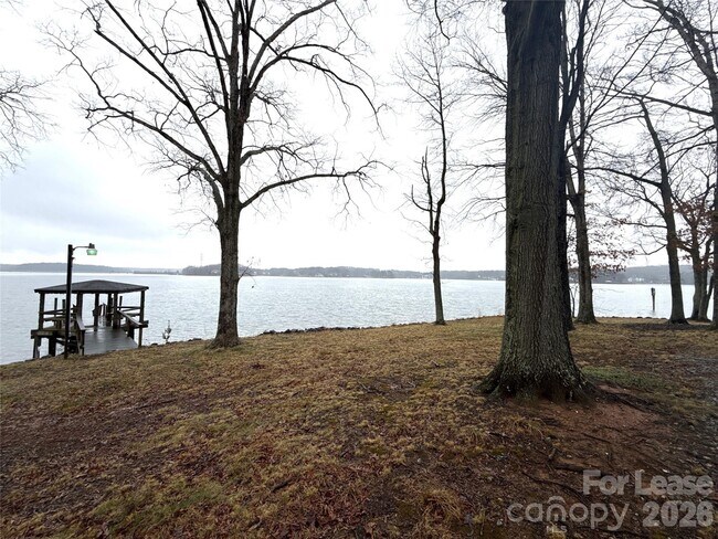 Building Photo - 3628 Brooks Ln