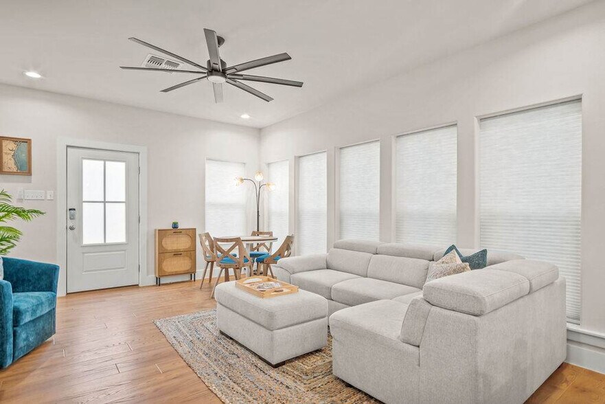 Building Photo - 14943 Leeward Dr