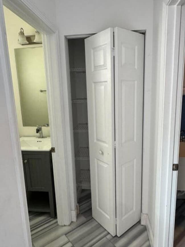 Building Photo - 1241 Vía De Fossi