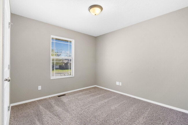 Building Photo - 1115 S Tanner Dr