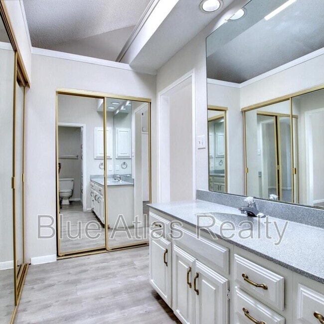 Building Photo - 712 Via Miramonte