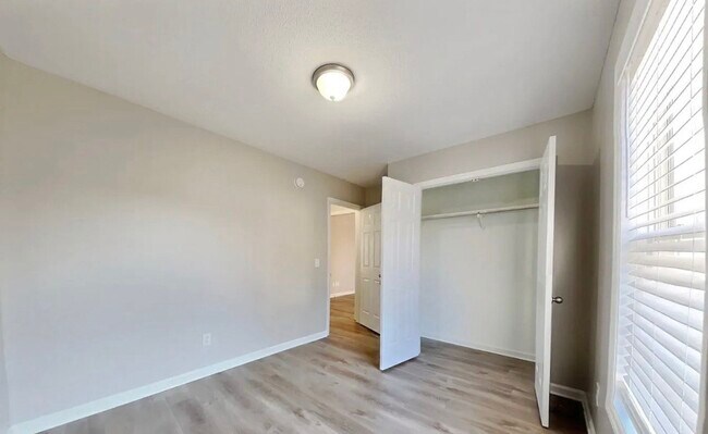 Building Photo - Chic & Comfortable 3-Bedroom Property Ready to Move In