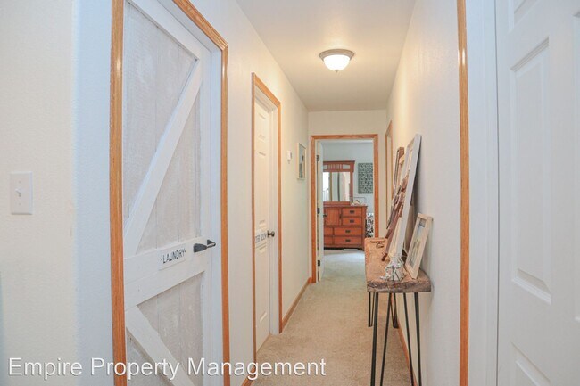 Building Photo - 3 br, 3 bath House - 2700 Roland Road