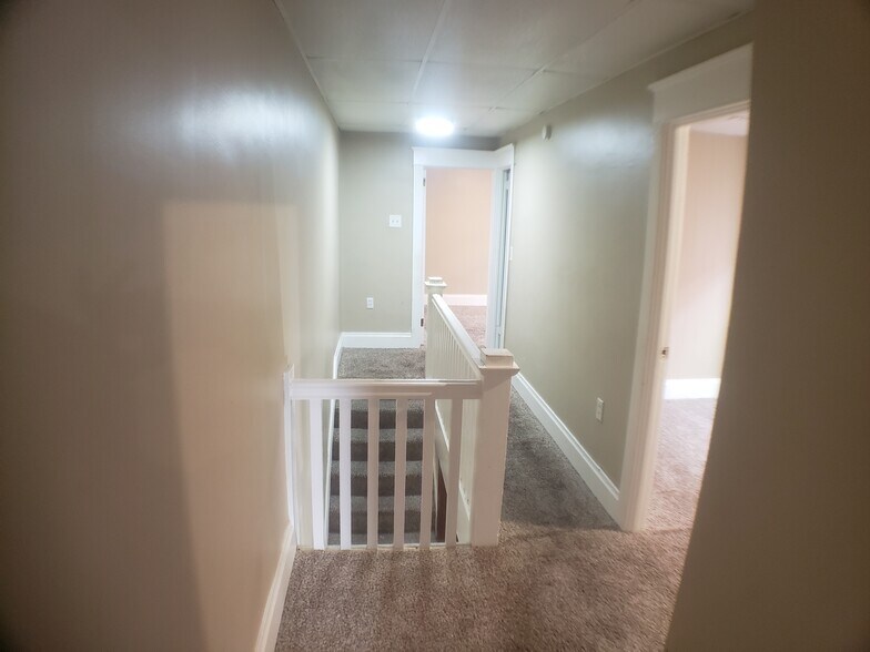 Hall - 1914 Manada St