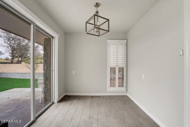 Building Photo - 1005 Singing Hills Dr