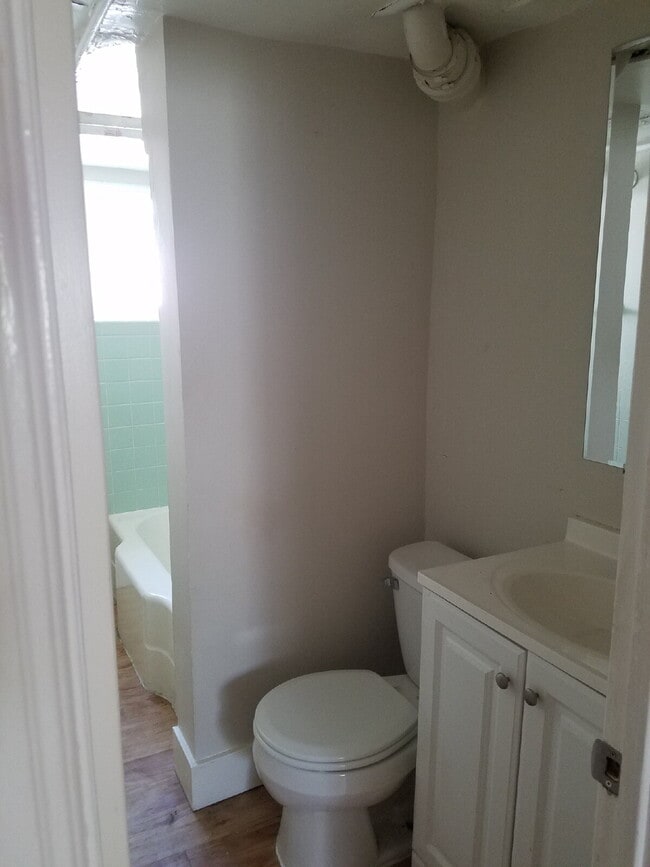 Building Photo - 1 Bed 1 Bath Mayfair Apartment With Garage in Denver! Available Now!