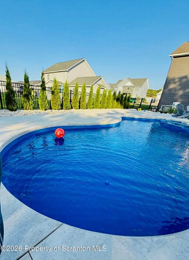 Building Photo - 124 Falcon Ln