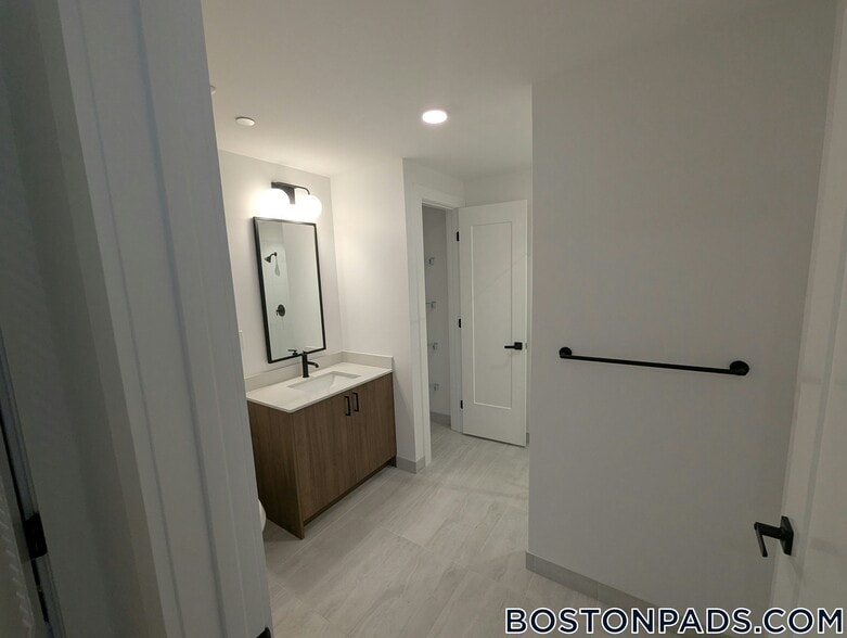 Building Photo - 199 Gardner St