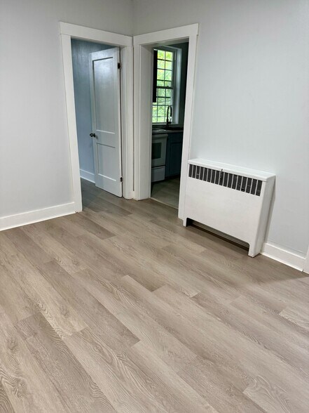 Building Photo - 40 Pond St