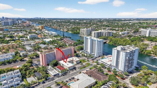 Building Photo - 1450 N Riverside Dr
