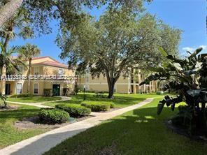 Building Photo - 833 Riverside Dr