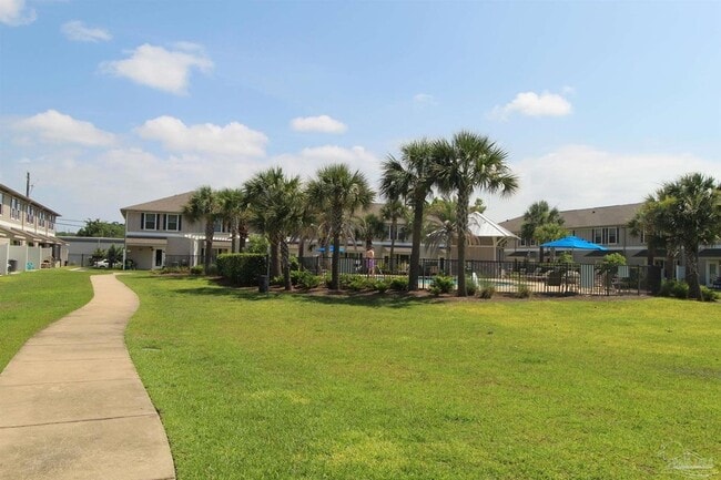 Building Photo - 310 S F St