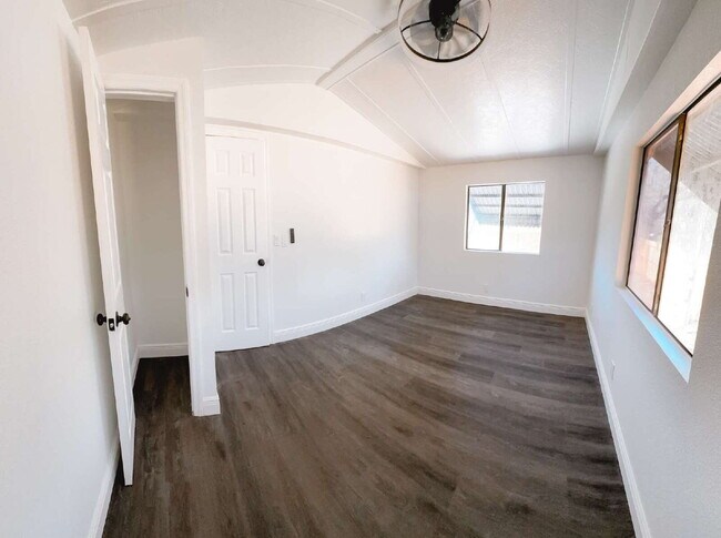 Building Photo - Remodeled Lakefront 2 Bedroom 2 Bath mobile home