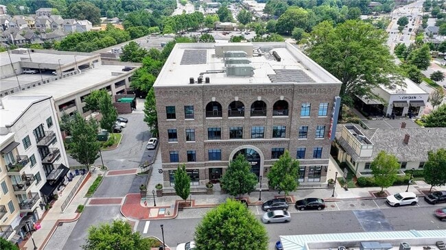 Building Photo - 120 Grand Cres