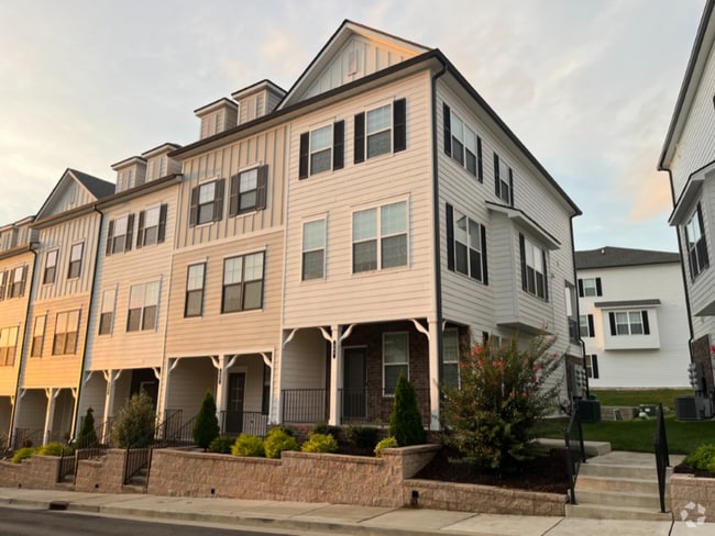 Building Photo - 465 Portsdale Dr