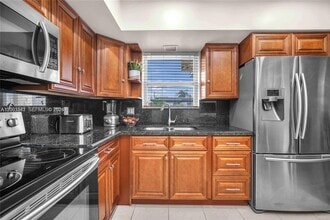 Building Photo - 2825 SW 5th St