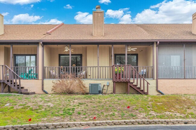 Building Photo - Enjoy resort-style amenities with this rental!