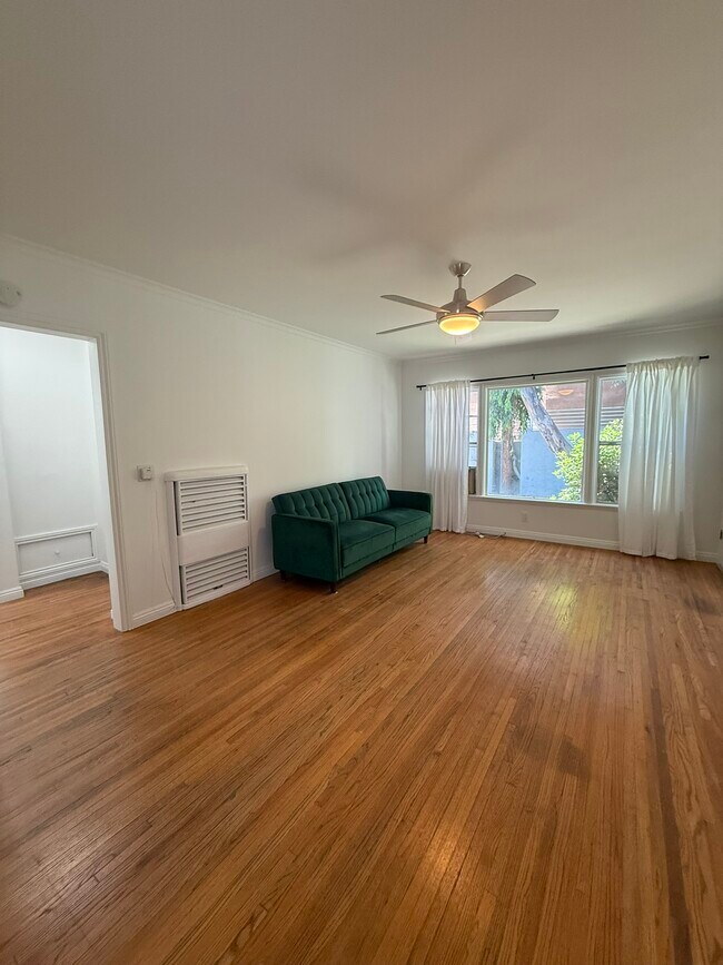 Building Photo - 11610 Oxnard St