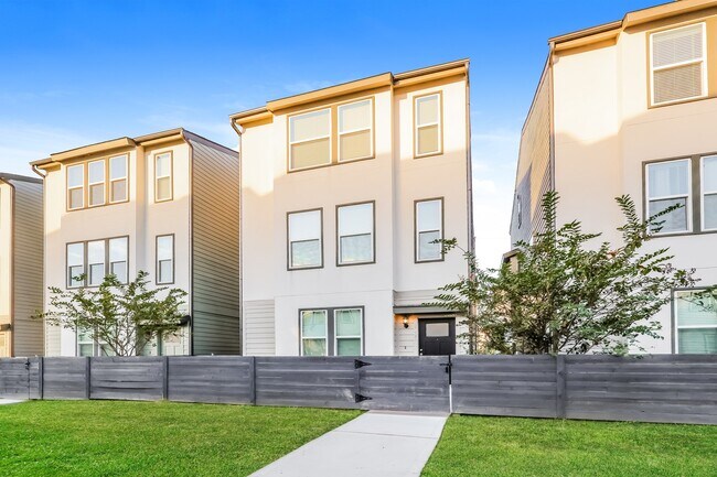 Building Photo - 18427 Idyllic Aly