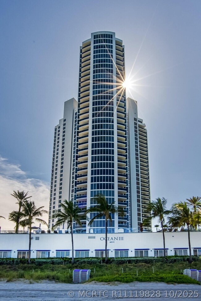 Building Photo - 18911 Collins Ave
