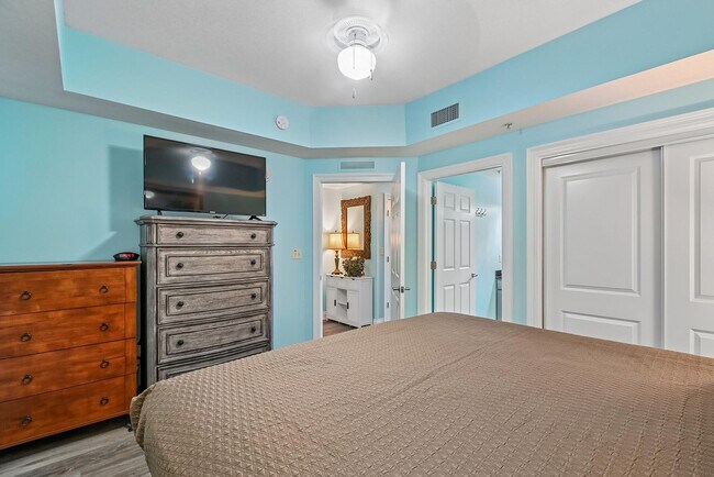 Building Photo - 15817 Front Beach Rd