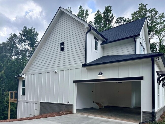 Building Photo - 6312 Woodstock Rd