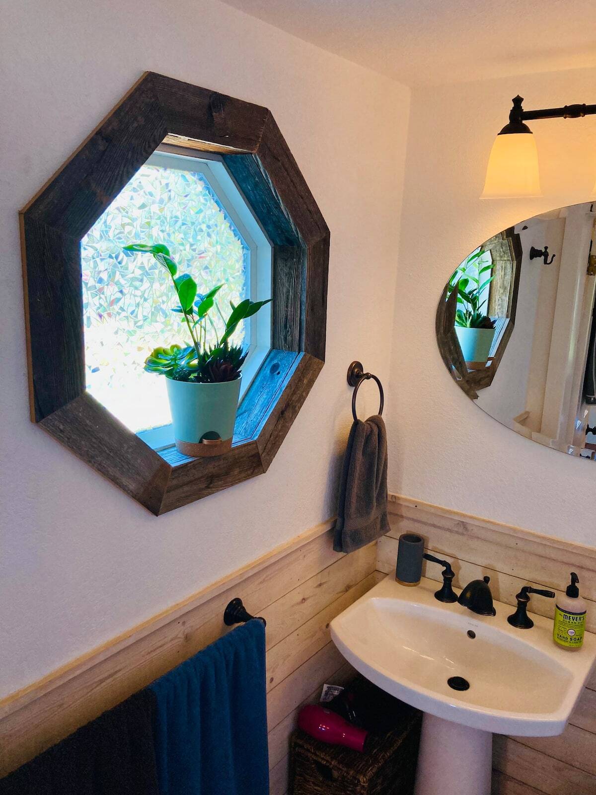 Building Photo - 301 4th St