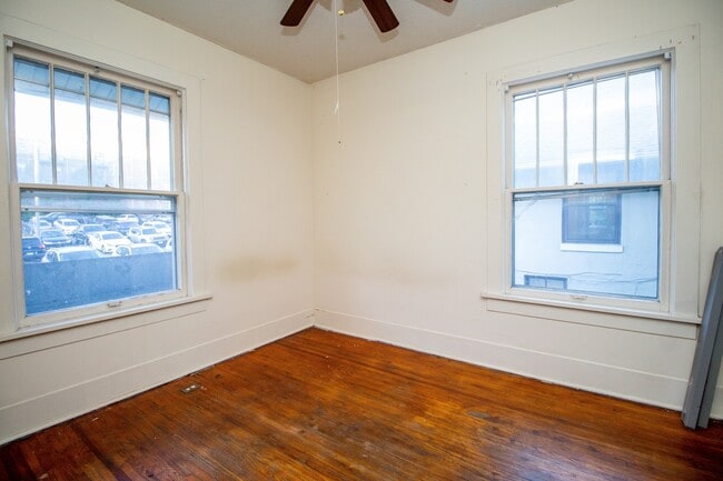 Building Photo - 4bed/2bath House right Downtown!!