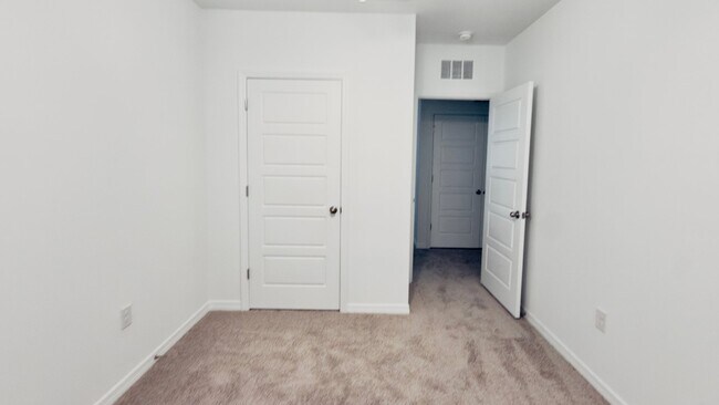Building Photo - 2947 Canary Ave
