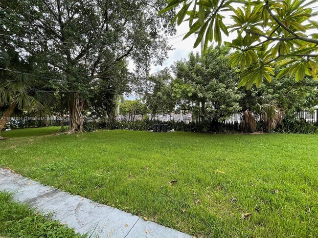 Building Photo - 1794 Normandy Dr
