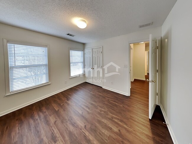 Building Photo - 349 Burdock Trce