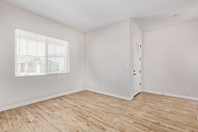 Building Photo - 4 Bedroom - Ready for you to Call It Home!!
